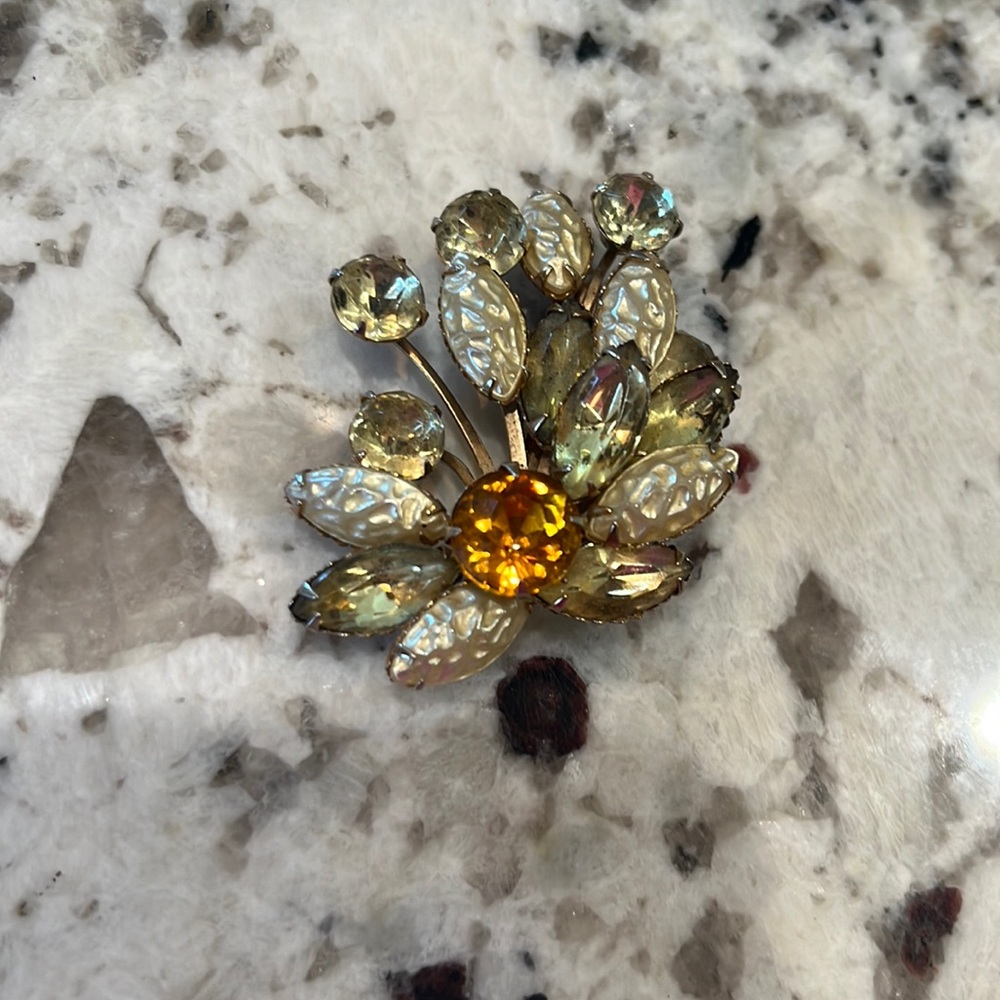 ✨Vintage Baroque Pearl, Rhinestone & Sabrina Glass Brooch Unsigned • Beautful✨